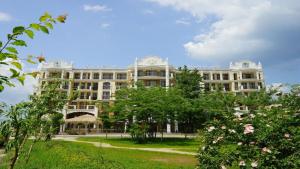 Bratanov Harmony Suites Dream Island Apartments