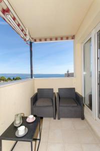 Spacious and luxury apartment with sea view and secure garage