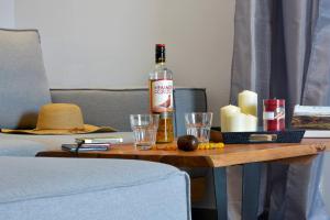 Stylish Privet Poolside Villa