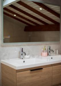 B&B / Chambres d'hotes Chambre Bordeaux, piscine et spa : photos des chambres