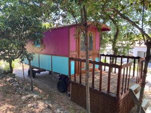 Lodges Les roulottes de Bayama - logement insolite avec jacuzzi : photos des chambres