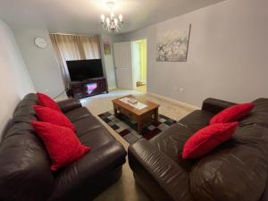 Holiday Home In Cardiff, Sleeps 8