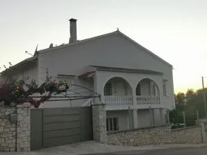 Perithia Cottage - Perítheia