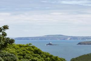 The Lighthouse Penthouse, Studio and Holiday Home
