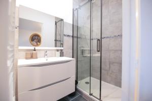 Le Classy, T3 hypercentre chic et cosy, Wifi par SOVALFI