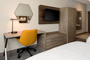 Holiday Inn Express & Suites Palm Desert - Millennium by IHG