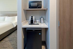 Holiday Inn Express & Suites Palm Desert - Millennium by IHG