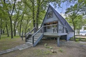 Lake Pepin Cottage with Decks and Private Beach! - Durand