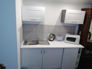 Gatekeepers Cottage Tiny House, Taizé, Deux-Sevres, Velo Francette