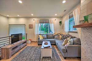 Lake Stevens Getaway 2 Decks with River Views