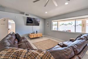 Patio and Fire Pit Central Home in Lake Havasu City