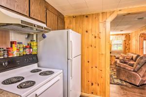 Wolfs River Retreat with Yard and River Access!