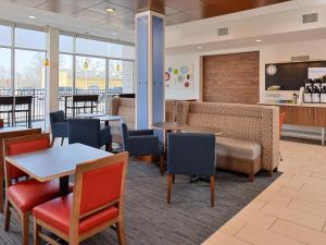 Holiday Inn Express & Suites - Brighton South - US 23 by IHG