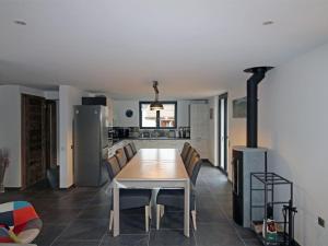 Maisons de vacances Gite 4 etoiles avec sauna et terrasses pour 14 pers. - FR-1-589-319 : photos des chambres