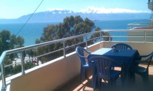Apartment with Sea View room in Janine's Seafront Apartment
