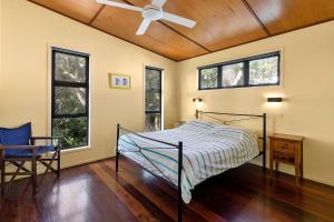 COASTING - Straddie Style Beach House