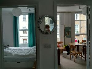 Central London flat. Georgian Terrace. Bright.