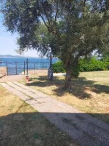 Independent villa with private beach on the lake - Montevirginio