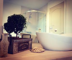 Apartment with a terrace and a hot tub