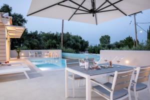 Villa Perlaki by Villa Plus