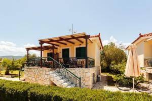 Dukes Poolside Houses