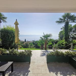 Two-Bedroom Apartment with Terrace and Sea View room in Villa Allegra
