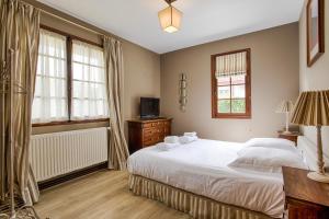Luxueuse Chaumière 4 Chambres avec Piscine