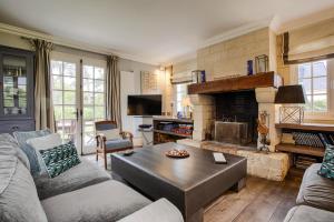 Luxueuse Chaumière 4 Chambres avec Piscine