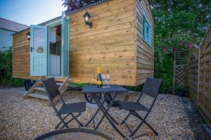 Rosemary - 1 Bedroom Shepherds Hut - Amroth