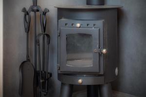 Willow - 1 Bedroom Shepherds Hut - Amroth