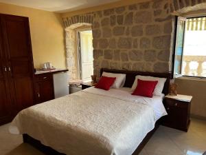 Triple Room with Balcony and Sea View room in Gudelj Apartments