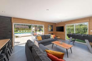 Chalet du Bien-être 15p. Piscine,Spa, Hammam,Pétanque,Basket