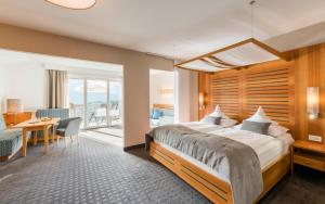 Suite with Mountain View