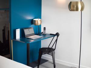 Hotels ibis Styles Chartres Metropole : Chambre Familiale avec 1 Lit Double et 2 Lits Simples