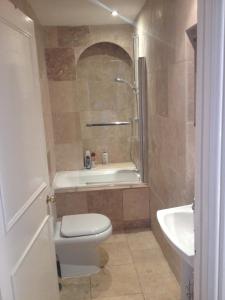 City Centre - Rivers Street, quiet 2 bed ground floor Georgian garden Apartment