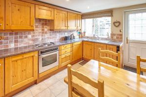 Host & Stay - Honeysuckle Cottage