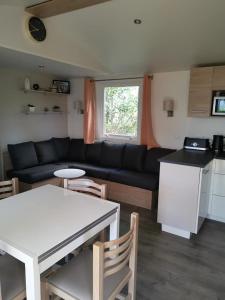 Campings Mobil home - Clim, LL, TV - Camping Les Sables du Midi '4 etoiles' - 001 : photos des chambres