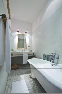 B&B / Chambres d'hotes Bed and breakfast Le Chateau d'Uzer : photos des chambres