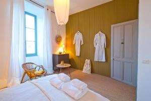 B&B / Chambres d'hotes Bed and breakfast Le Chateau d'Uzer : photos des chambres