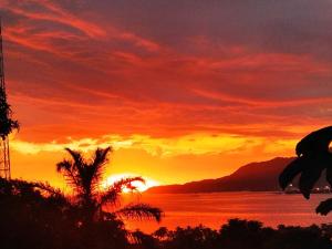 chalé com cozinha vista mar fartura