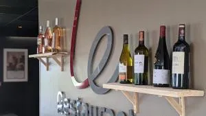 钟楼萨隆德普罗旺斯酒店 - 拉罗克当泰龙