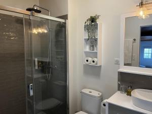 Appartements Light and Airy Apartment in the Heart of Pezenas : photos des chambres