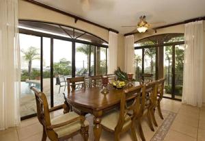 Playa Potrero, Oceanview Villa Oasis with salt-water pool for up to 8 people