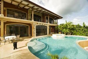 Playa Potrero, Oceanview Villa Oasis with salt-water pool for up to 8 people