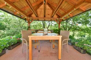 Apartment and Rooms Ivancica