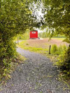 Sheelin Shepherds Hut 2 with Hot Tub