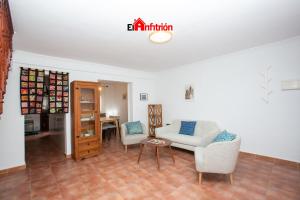 El Anfitrión - La Cómoda