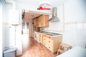 El Anfitrión - La Cómoda