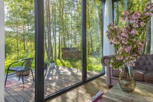 Modern and specious riverside cabin with hot tub