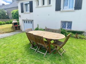 Maisons de vacances Breton cottage near Armorique Natural Park, Guerlesquin : photos des chambres